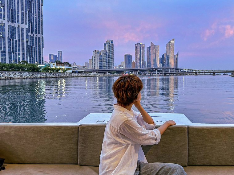 Guest looking at the sunset sky